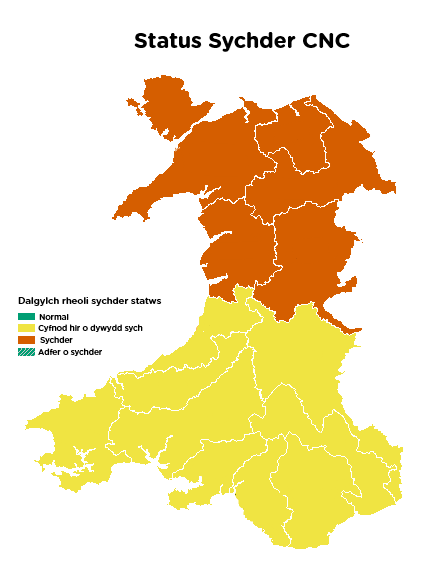 Map o Gymru yn dangos ardaloedd o sychder a cyfnod hir o dywydd sych