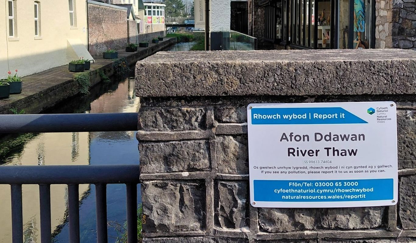 Natural Resources Wales / New pollution reporting signs rolled out to ...