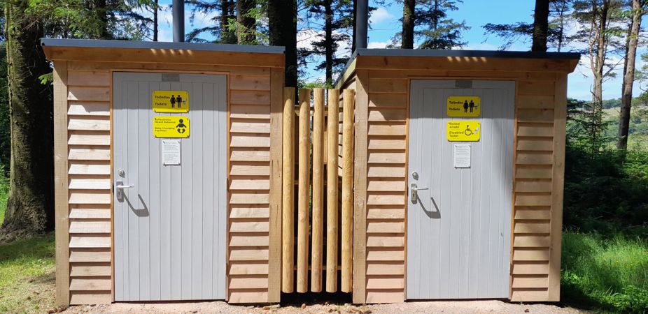 Coedwig Cwm Carn yn gyrru toiledau ecogyfeillgar Coedwig Cwm Carn yn gyrru toiledau ecogyfeillgar