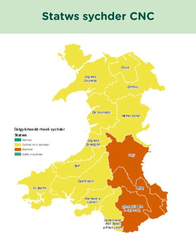 Map lliwgar yn dangos statws sychder