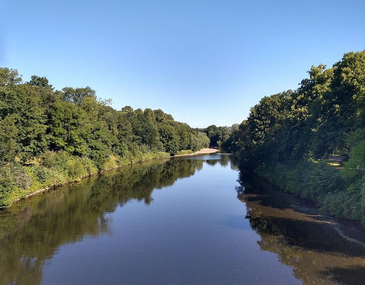 Picture showing a section of river Picture showing a section of river