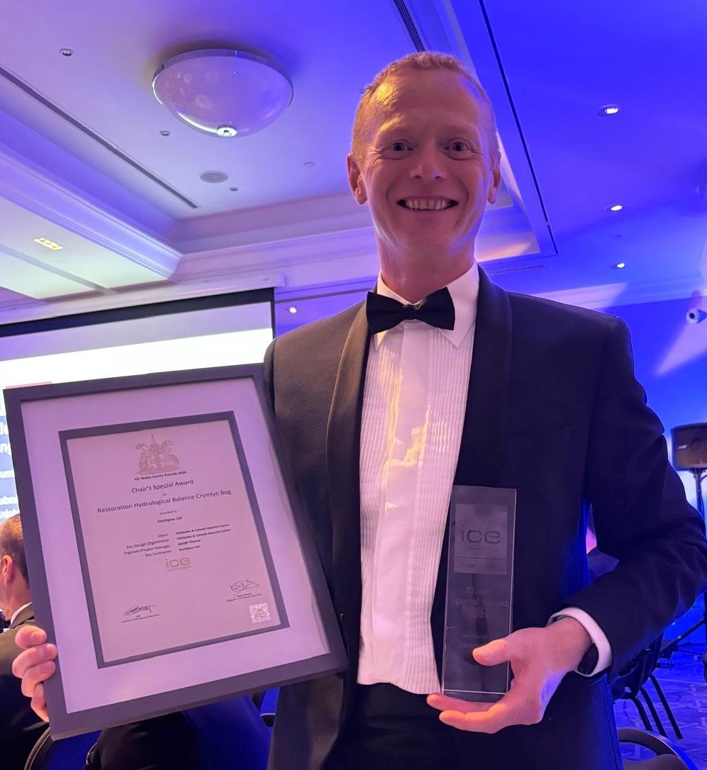 LIFEquake project manager Gareth Thomas with ICE award